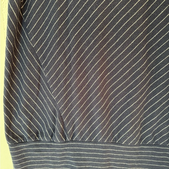 ❤️‼️Sold‼️ Asymmetrical striped relaxed fit tank top - Picture 4 of 6